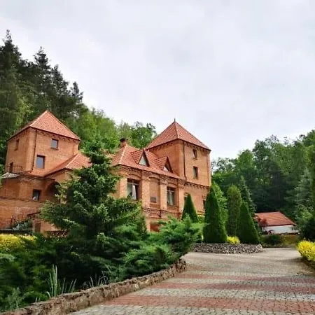 Zamek Ostrowski 팜스테이 *