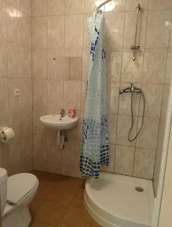 Zamek Ostrowski Farm stay *
