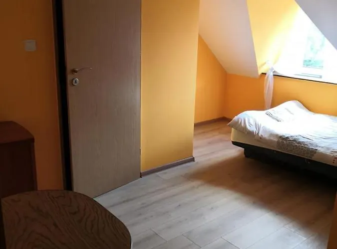 Zamek Ostrowski Farmház